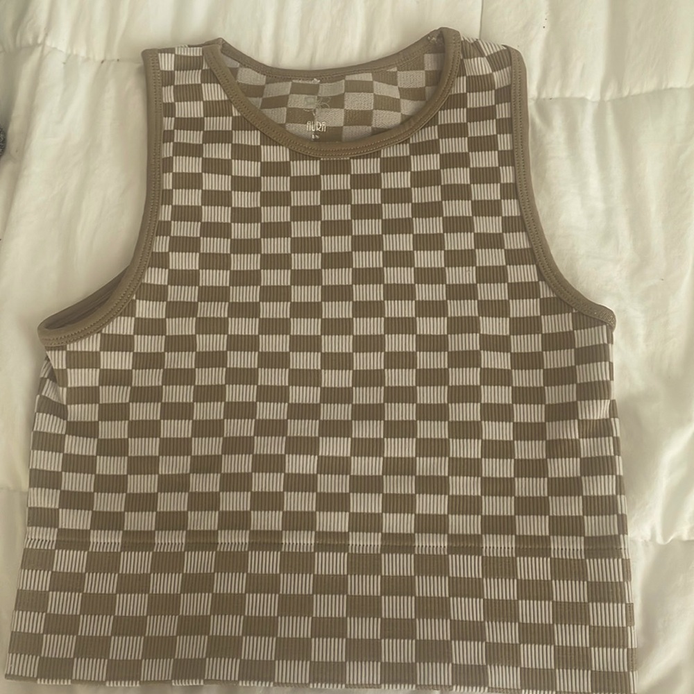 checkerd crop tank from the brand aura. size small woman’s (4-6) never worn